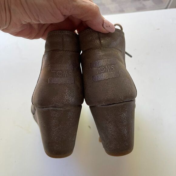 Toms Kala Metallic Wedge Ankle Bootie, 8.5 - Picture 5 of 8